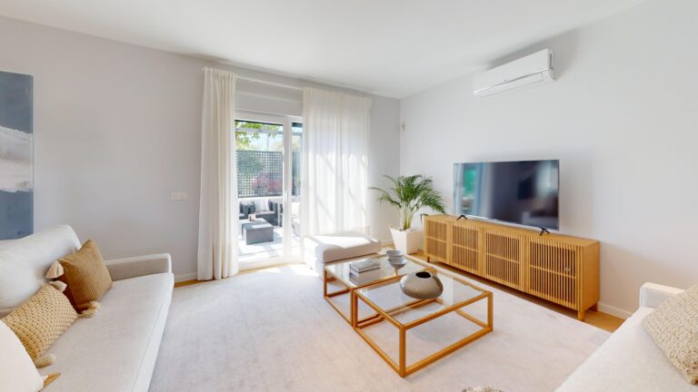 18 viviendas en Palomares del Río: Parquet laminado PERGO · Palomares del Río (Sevilla)